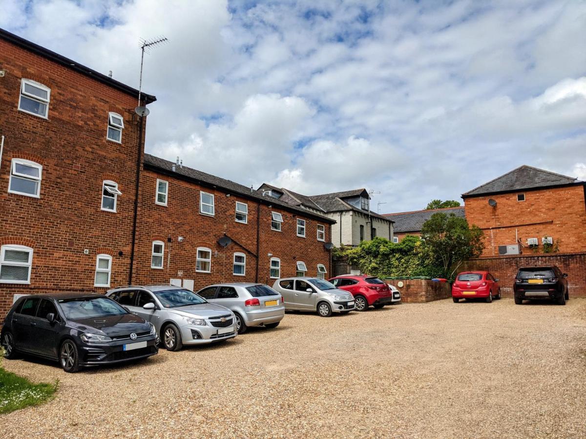 Apartment Saffron Court By Wycombe Apartments - Apt 08 *